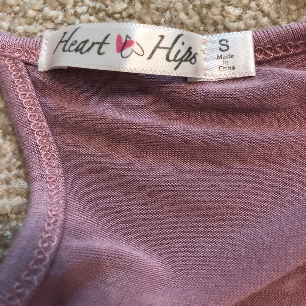 Short pink lace/embroidered trim tee - Picture 2 of 3